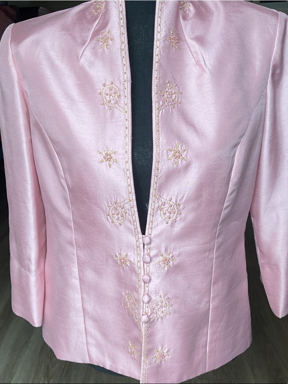 Jessica Howard Light Pink Embroidered Satin Stand-Collar Jacket - Picture 3 of 4